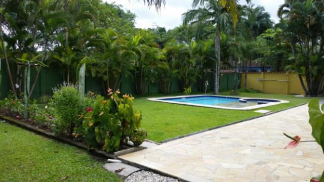 Encantadora Chácara com Piscina em Itanhaém Esterno foto